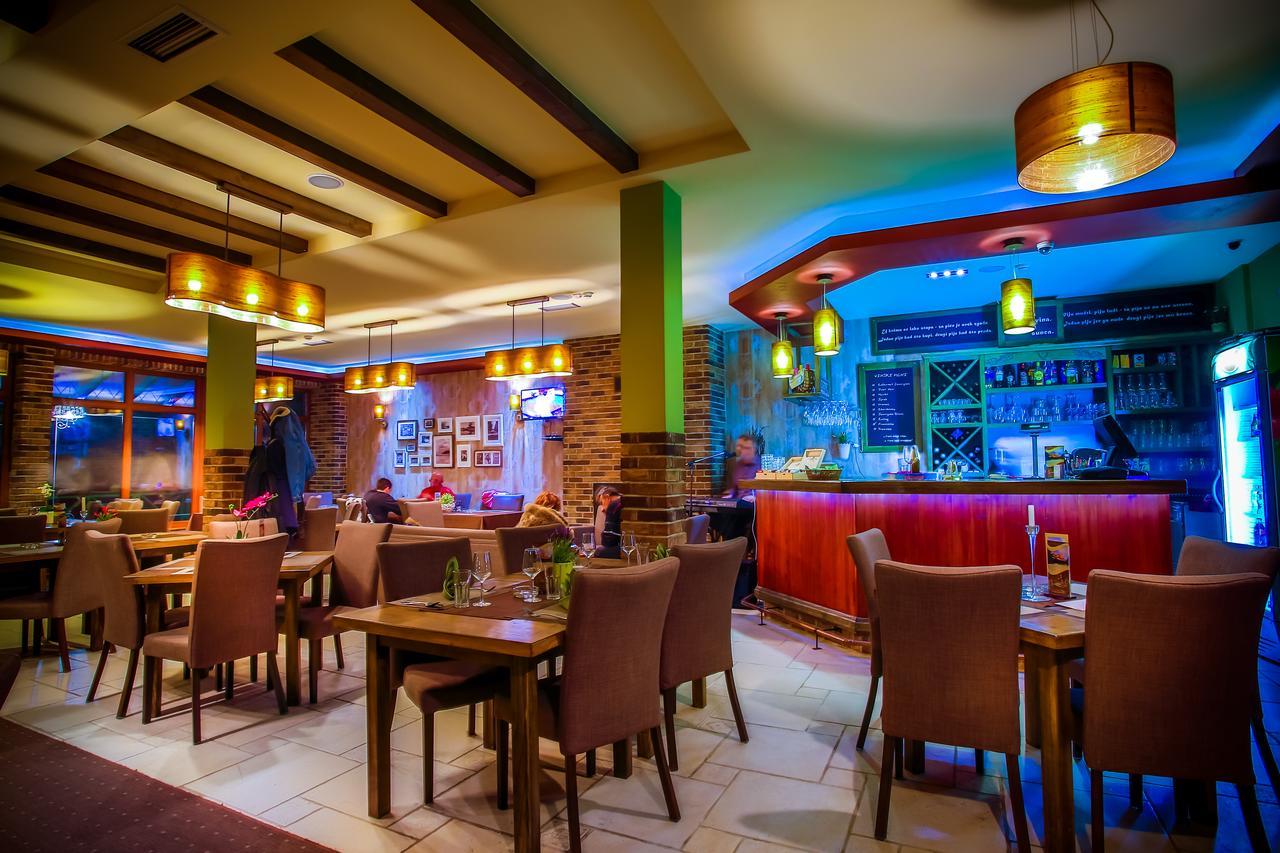Hotel Moja Carda Temerin Экстерьер фото