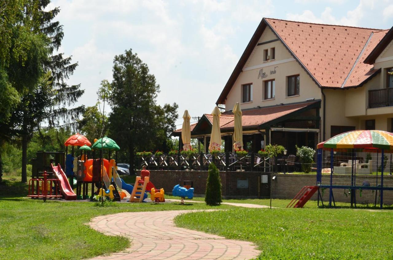 Hotel Moja Carda Temerin Экстерьер фото